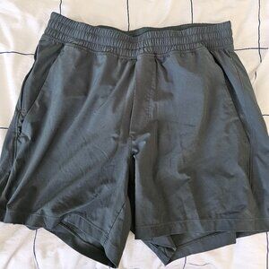 Men’s Lululemon Athletic / Training Shorts Size Medium
